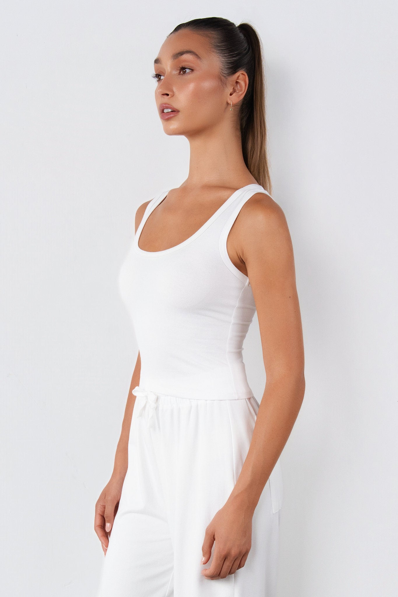 Vitality Basis® U Cropped Tank - Snow