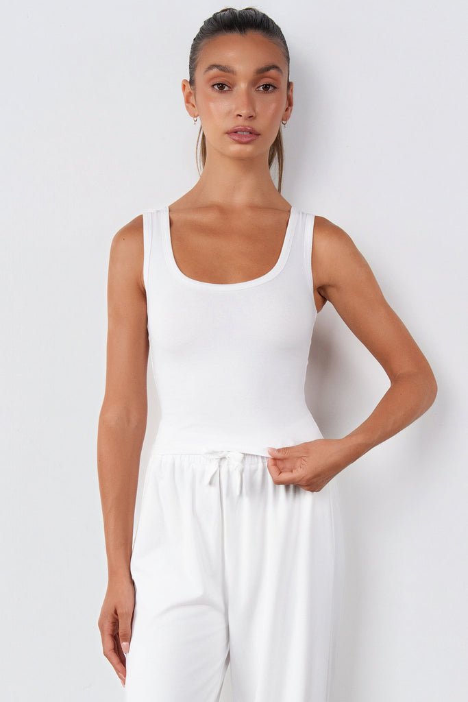Vitality Basis® U Cropped Tank - Snow