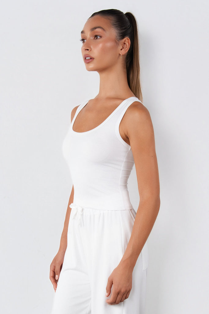 Vitality Basis® U Cropped Tank - Snow