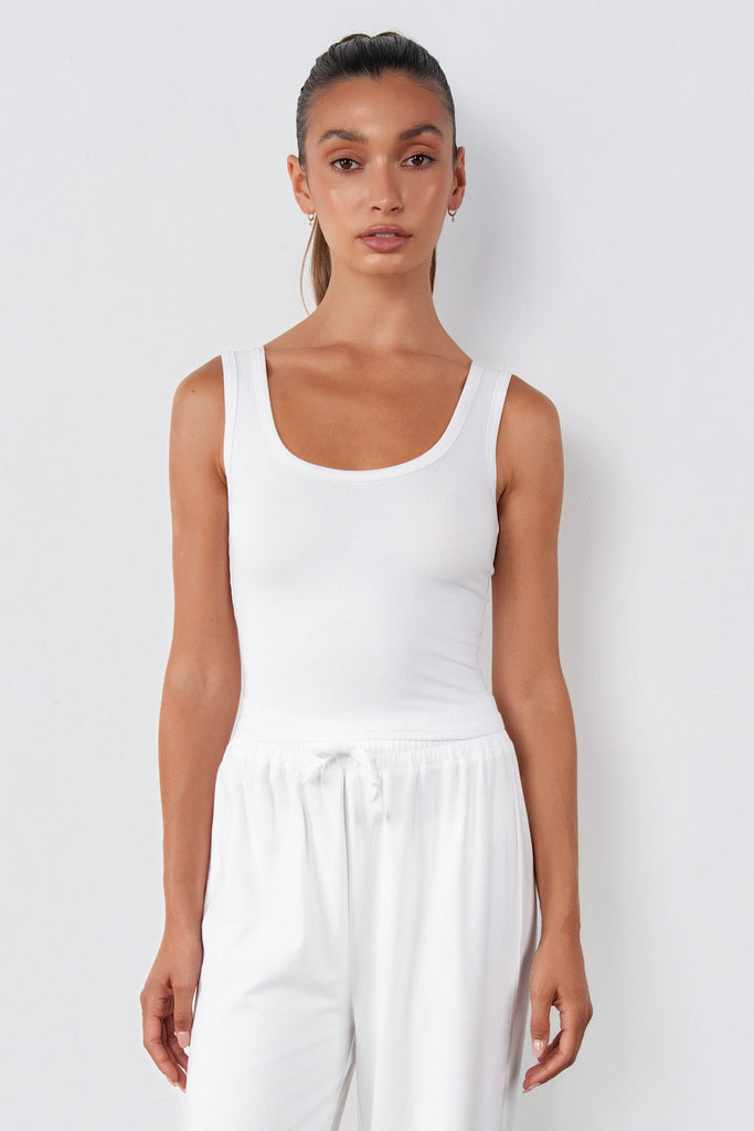 Vitality Basis® U Cropped Tank - Snow