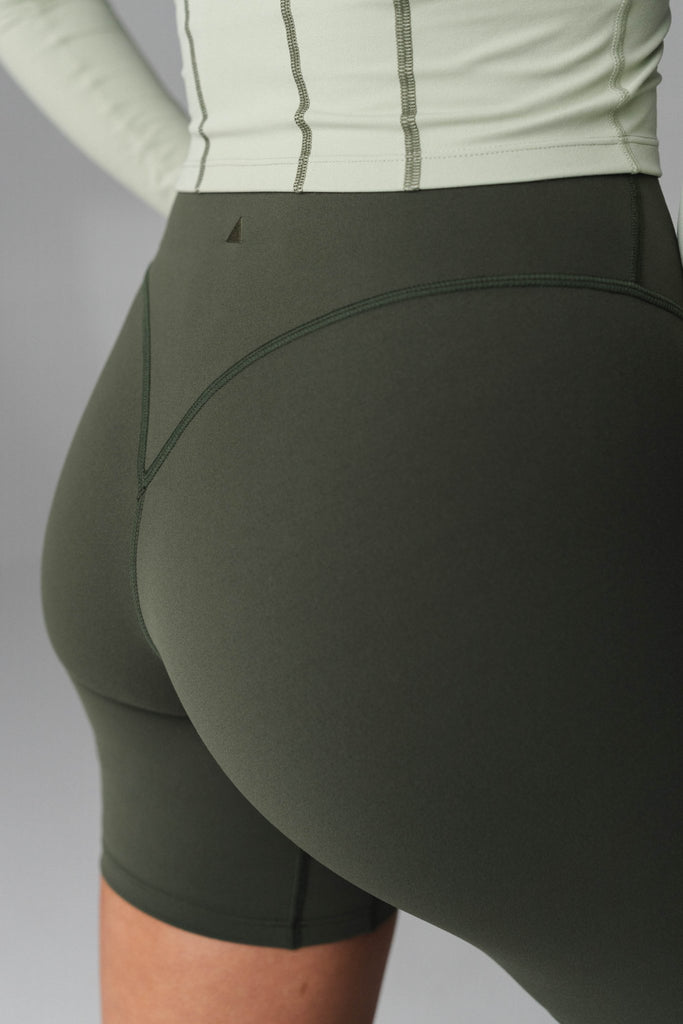 COLORFULKOALA High Waisted Bike Shorts Pockets Size Medium Olive Green NWT
