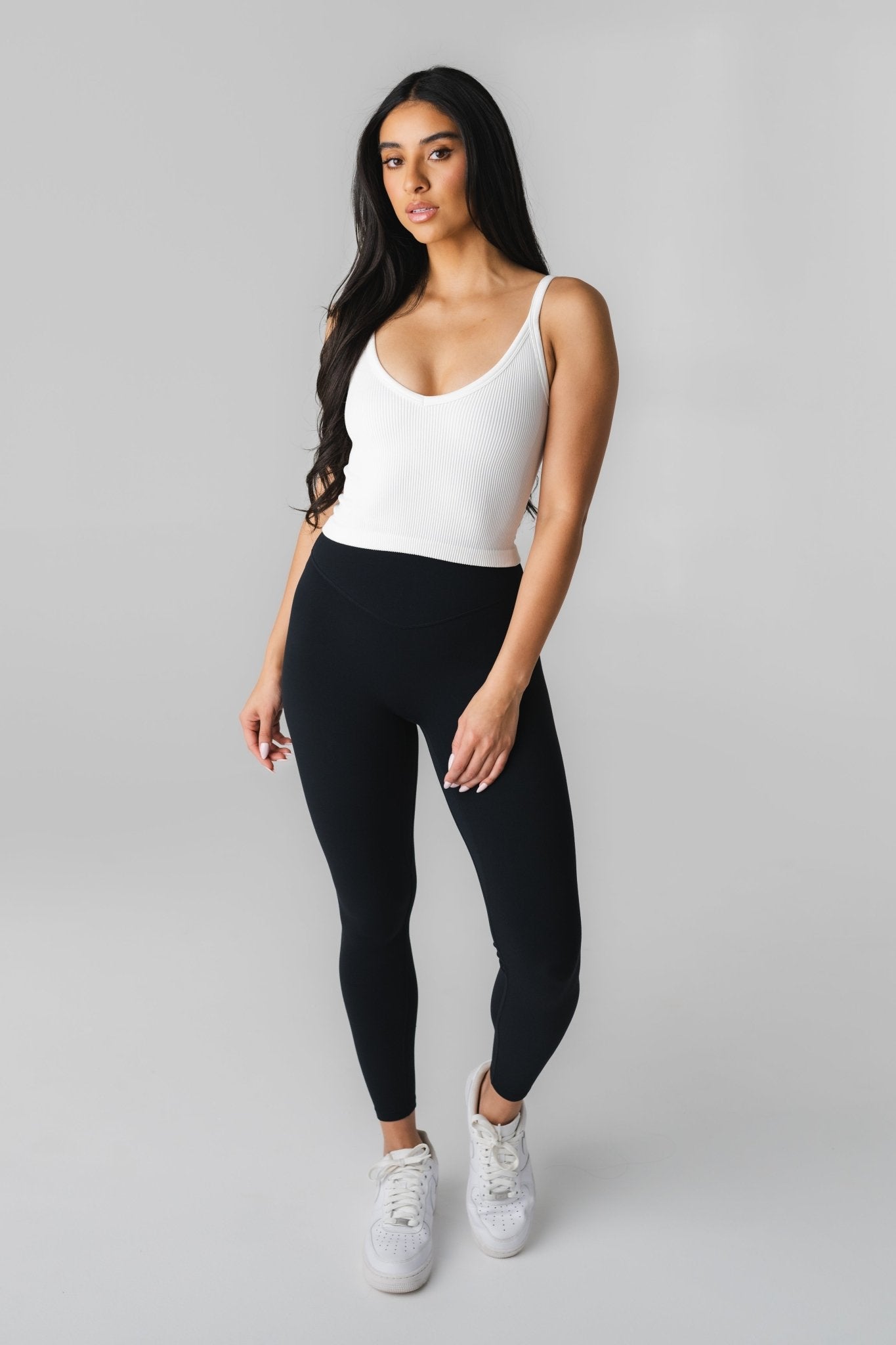 タグつき未使用、Botanical Tank Top、ホワイト MISSGUIDED Performance Halter Cross Back Workout Tank Top｜MISSGUIDED