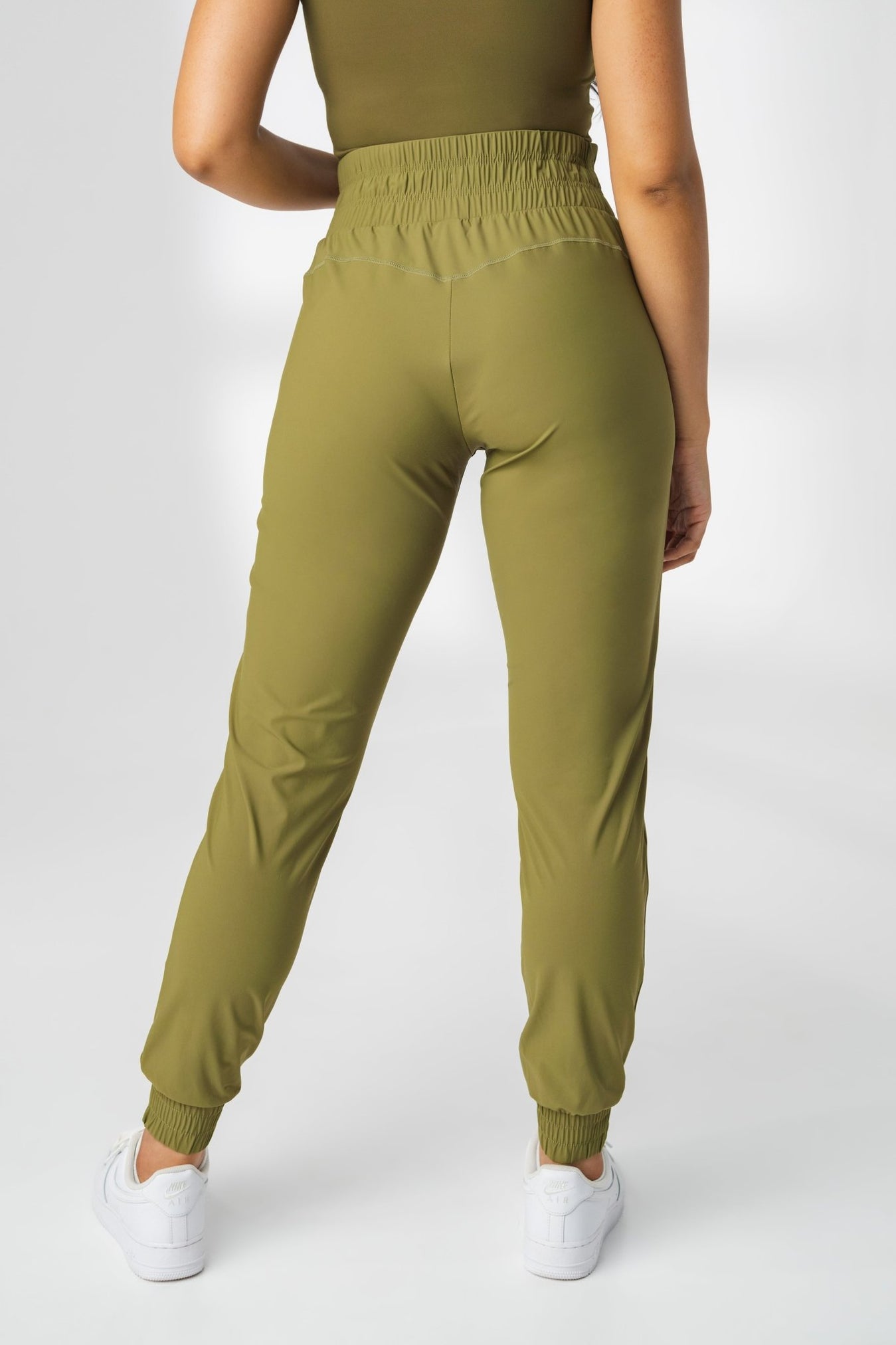 The Women's Swift Jogger - Women's Olive Green Pant